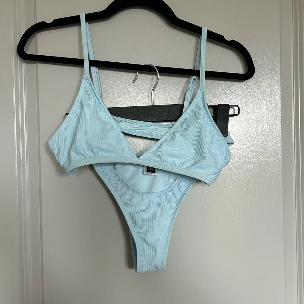Ris K/ Dippin’ Daisy’s Baby Blue Bikini set Size Small
